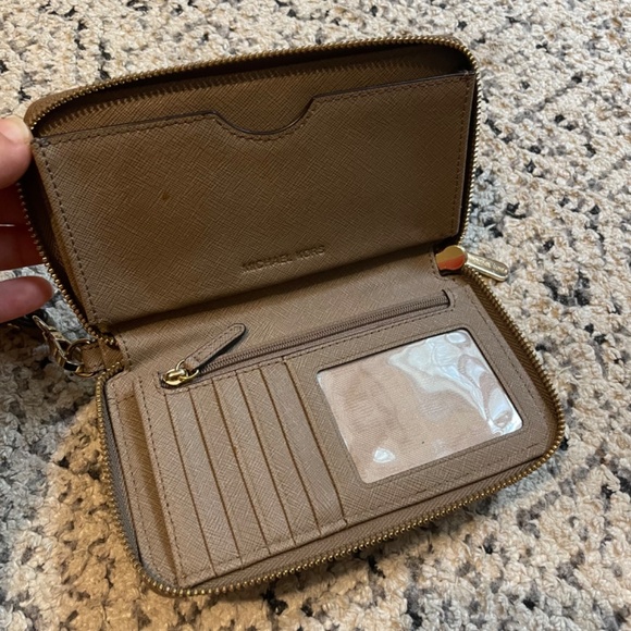 Michael Kors wristlet wallet tan - Picture 3 of 5